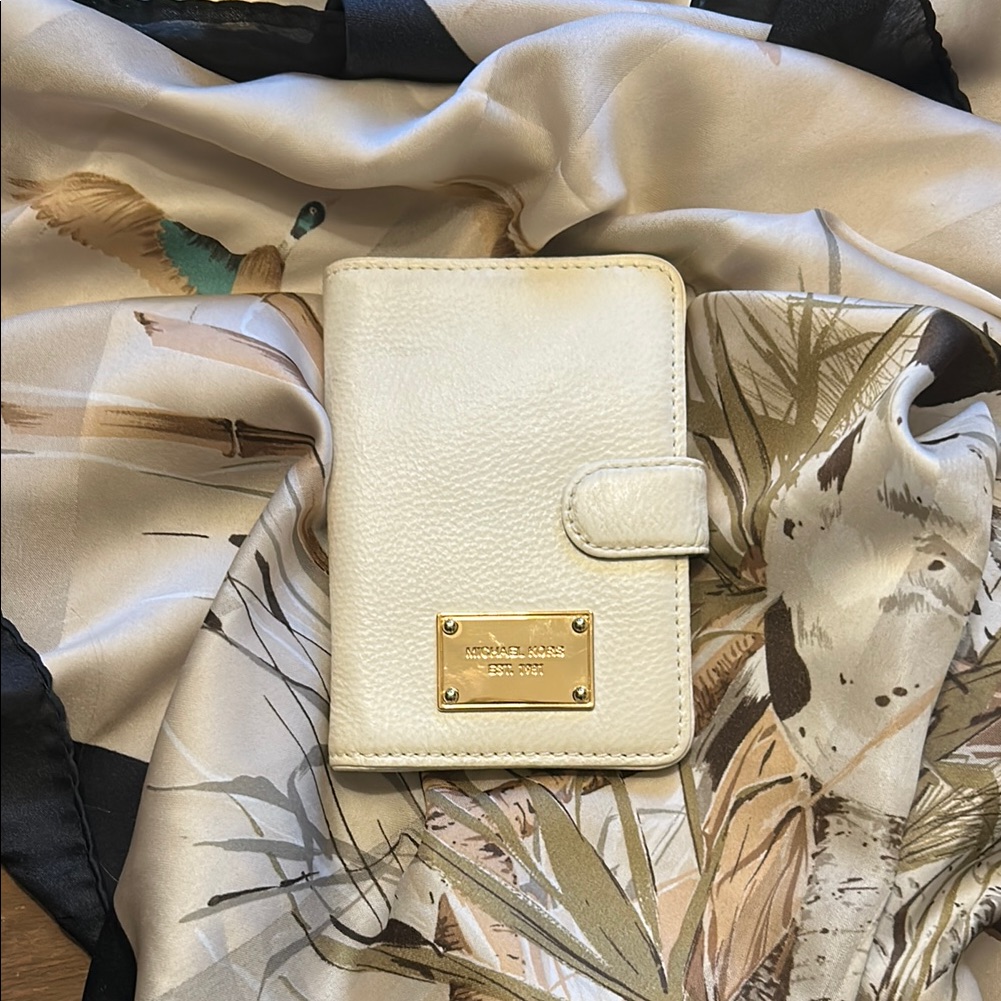 Michael Kors Ivory Leather CardPassport Holder